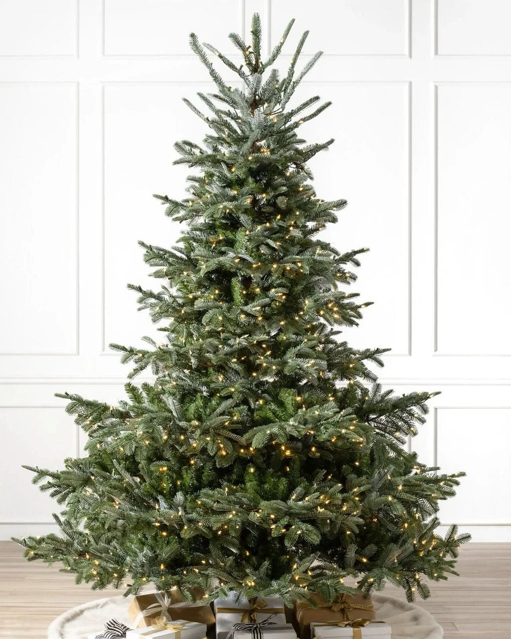 Árvore de Natal European Fir com Galhos Articulados, Suporte Metálico e Micro LEDs Embutidos